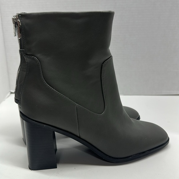 Dolce Vita DV Milana Ankle Boot Heeled Booties Leather Back Zip Gray Size 8.5 - Picture 5 of 8